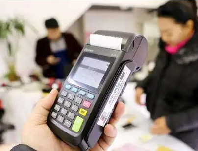 警惕！“银行职员”登门过账背后的“洗钱”新套路及防范方法