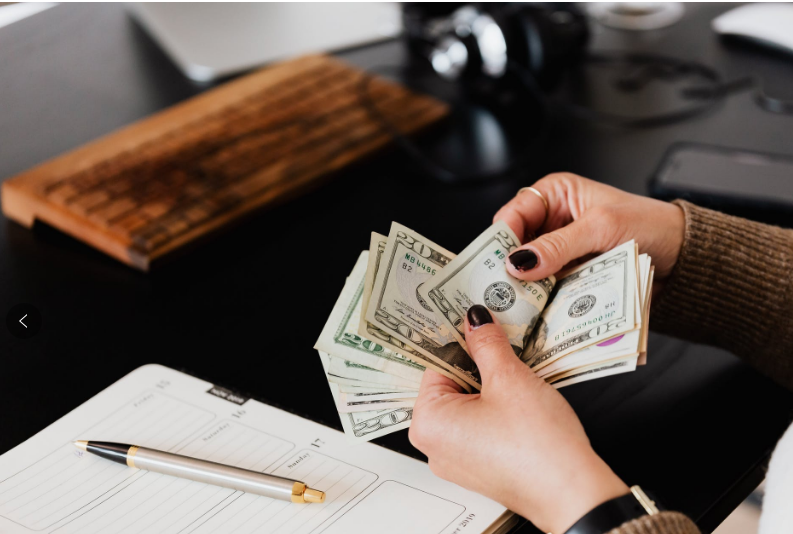 能赚大钱的人为何不与负债者同行？背后真相扎心了！