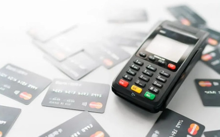 正规持牌与多重保障：金小宝POS机刷卡安全无忧